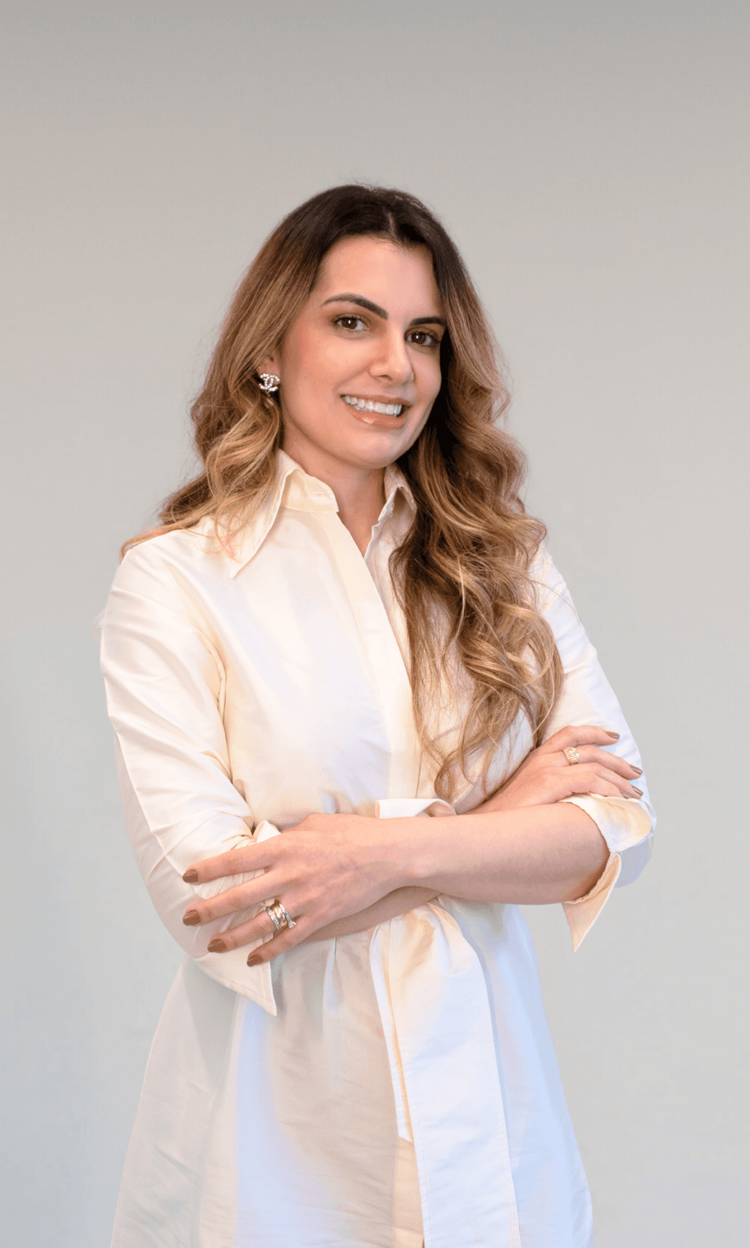 Retrato da Dra. Thailine Torres, especialista em Ginecologia na GTC Clinic São Paulo